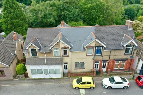 4 bedroom terraced house for sale