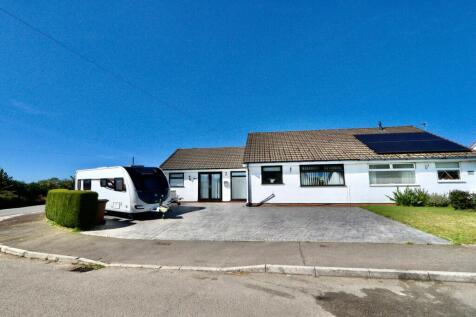 3 bedroom semi-detached bungalow for sale