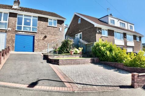 2 bedroom semi-detached bungalow for sale