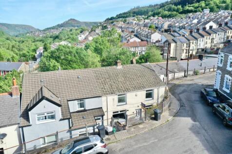 Hafod Fan Terrace, Six Bells, NP13 3 bed semi