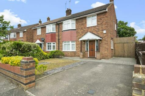 3 bedroom semi-detached house for sale