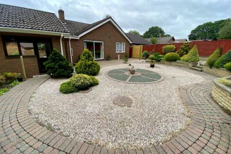 3 bedroom detached bungalow for sale