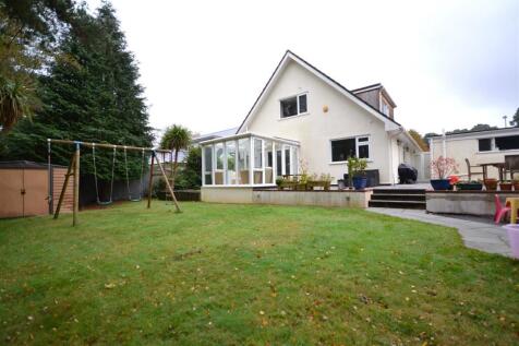 Hazel Drive, Ferndown 4 bed detached house for sale