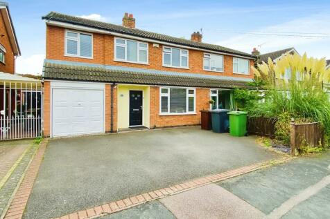 4 bedroom semi-detached house for sale