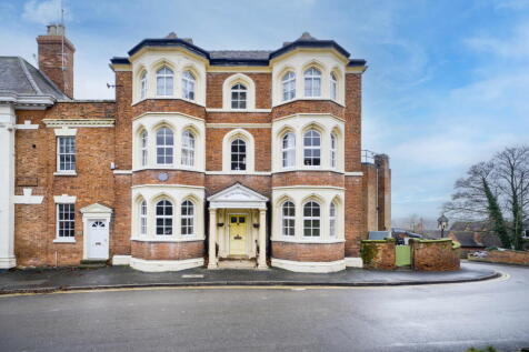 Church Hill, Coleshill, B46 3AA 2 bed flat for sale