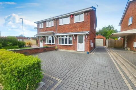 3 bedroom semi-detached house for sale