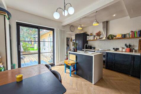 Bristol, City Of Bristol BS4 3 bed terraced house for sale