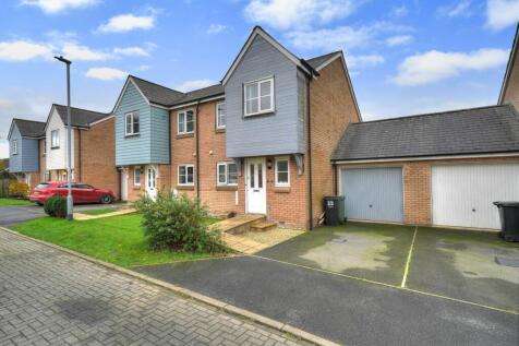 Kingdon Avenue, South Molton 3 bed semi