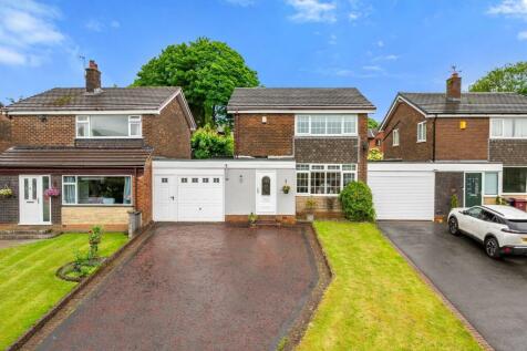 3 bedroom link detached house for sale