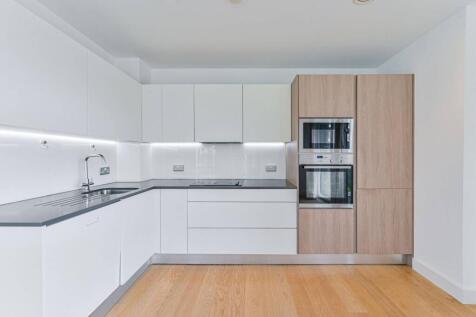 Duke of Wellington Avenue, Woolwich... 3 bed flat for sale