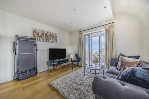 Howerd Court, Woolwich, London, SE18 2 bed flat for sale