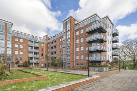 Bush House, Shooters Hill, London, SE18 2 bed flat for sale