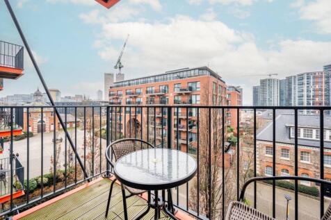 Warehouse Court, Woolwich Riverside... 2 bed flat for sale