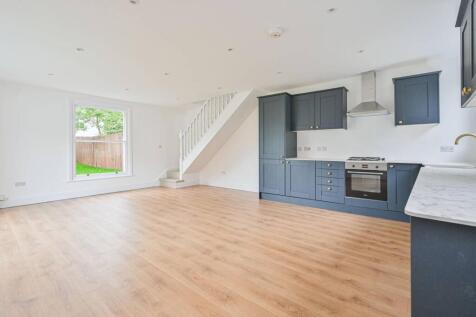 Woodhill, Woolwich, London, SE18 3 bed detached house for sale