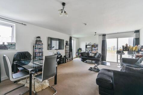 Erebus Drive, Thamesmead, London, SE28 2 bed flat for sale