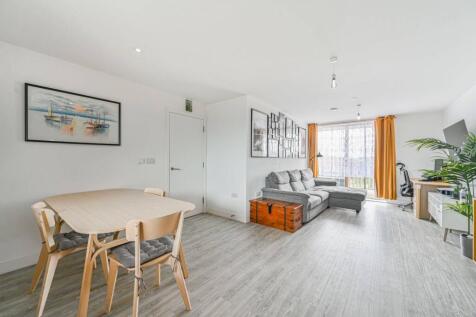 Thames Reach, Thamesmead, London, SE28 2 bed flat for sale