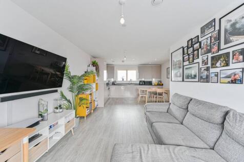Thames Reach, Thamesmead, London, SE28 2 bed flat for sale