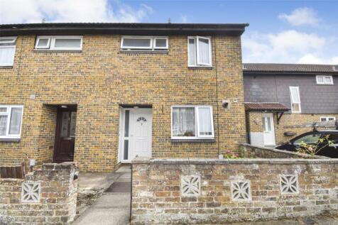 Spurs Court, Hampshire GU11 3 bed terraced house for sale