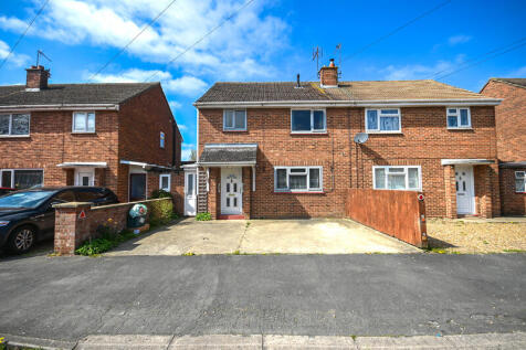 Balmoral Avenue, Spalding PE11 3 bed semi