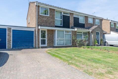 Narrow Close, Cambridge CB24 3 bed semi