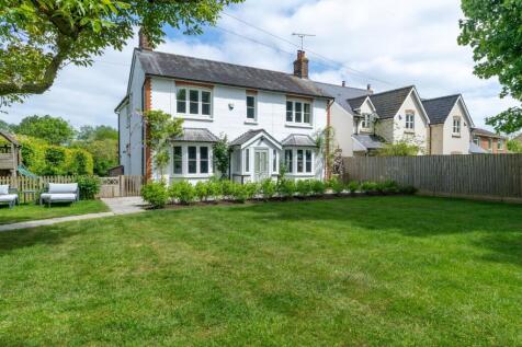 London Road, Royston SG8 4 bed detached house for sale