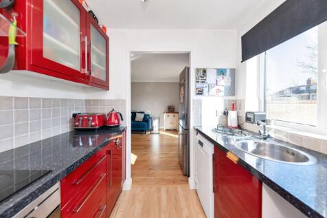 Old North Road, Royston SG8 2 bed flat for sale