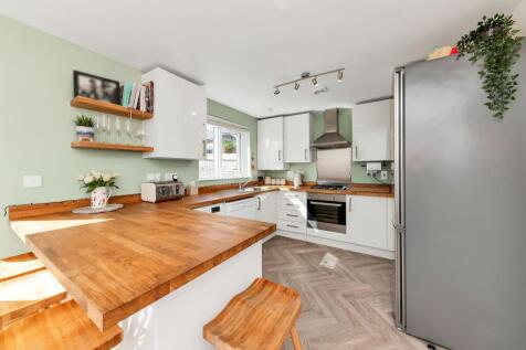 Hampshire Road, Royston SG8 4 bed semi
