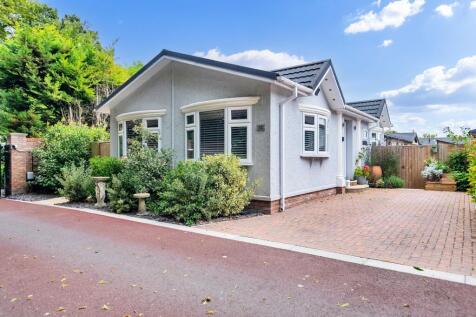 London Road, Royston SG8 2 bed park home for sale