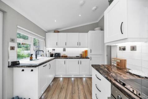 London Road, Royston SG8 2 bed park home for sale