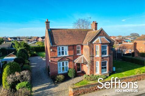 Norwich Road, North Walsham, NR28 5 bed detached house for sale