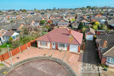 Plumbly Close, North Walsham, Norfolk 3 bed bungalow for sale