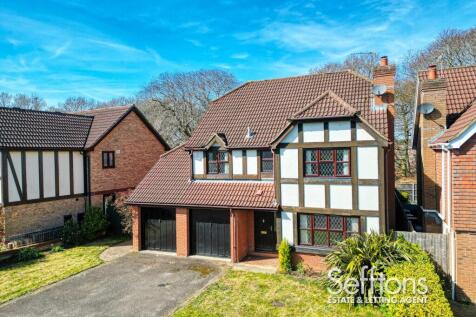Broadland Drive, Thorpe End, Norwich. 5 bed detached house for sale