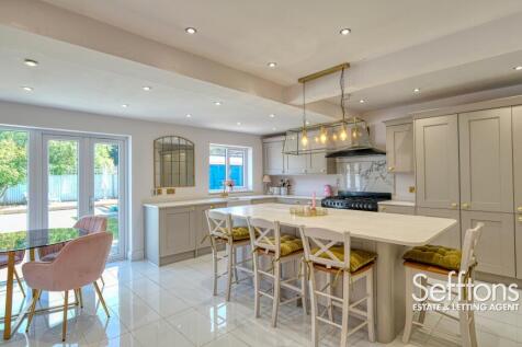 Semi-detached house for sale
