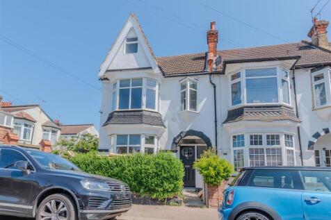 5 bedroom end of terrace house for sale