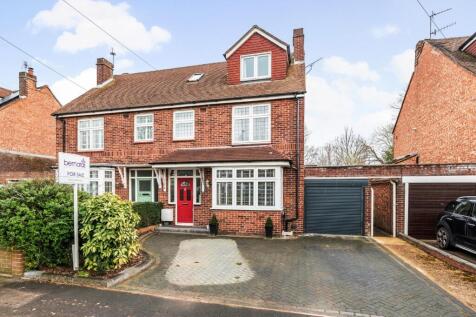 4 bedroom semi-detached house for sale