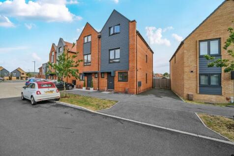 3 bedroom town house for sale