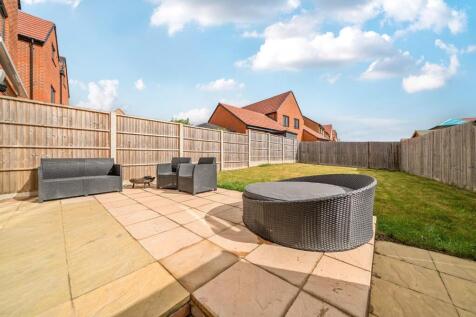 3 bedroom town house for sale