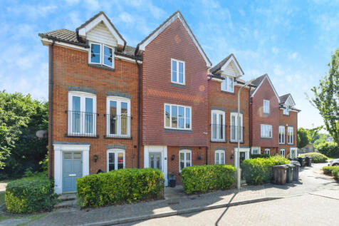 Alderney Way, Ashford, TN24 9 3 bed townhouse for sale