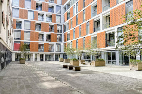 Cornell Square, Battersea, SW8 2 bed apartment for sale