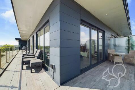 Bergholt Road, Colchester 2 bed penthouse for sale