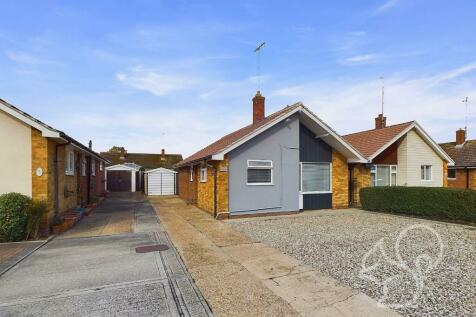 2 bedroom detached bungalow for sale