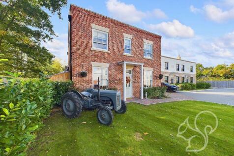 Hunters Court, Wix 4 bed detached house for sale