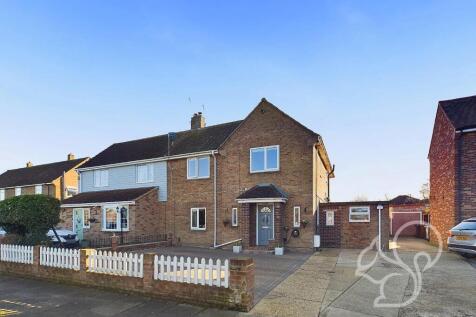 4 bedroom semi-detached house for sale