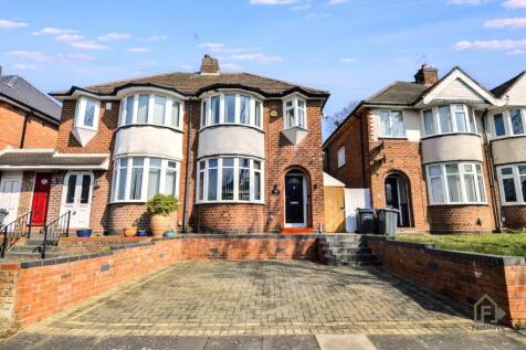 3 bedroom semi-detached house for sale