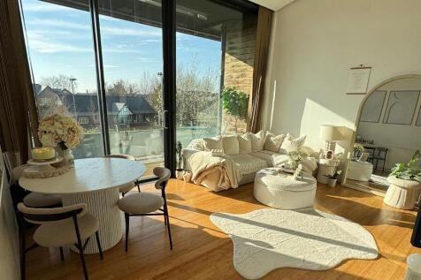 Altrincham WA14 2 bed apartment for sale