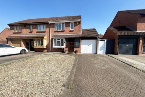 3 bedroom semi-detached house for sale