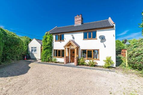 Oulton Road, Lowestoft 3 bed cottage for sale