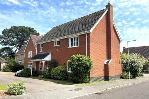 Burlingham Drive, Carlton Colville, NR33 4 bed detached house for sale