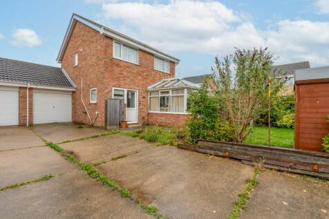 3 bedroom link detached house for sale