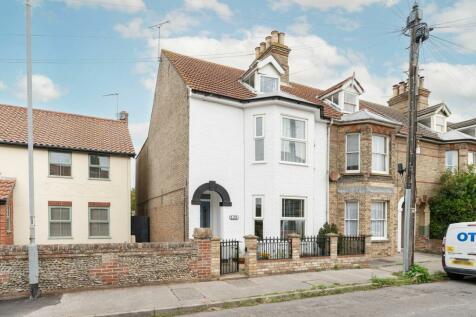 4 bedroom end of terrace house for sale